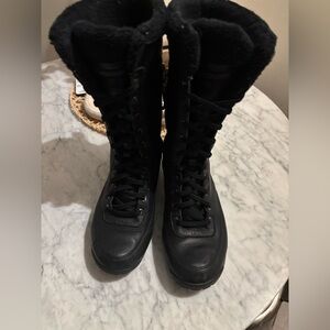 Helly Hansen ladies size 6 (EU 37) leather pull on boots